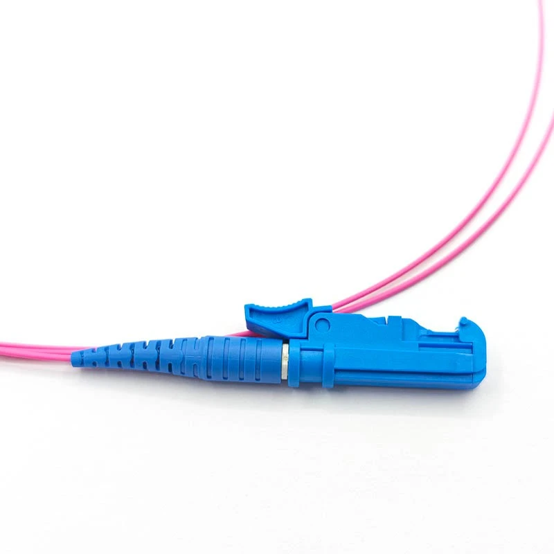 Pigtail Serat Optik-Kinerja Tinggi E2000/UPC OM4 Simplex LSZH